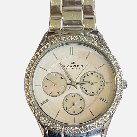 SKAGEN STAINLESS STEEL WOMENS WATCH. #001 - Picture 2 of 4